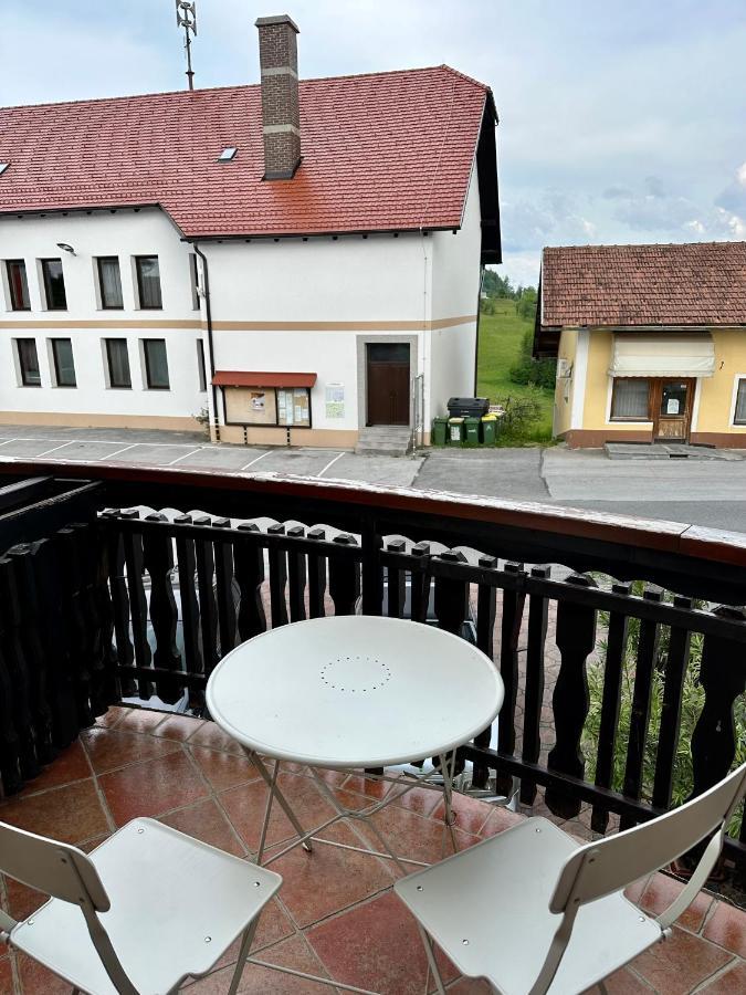 Karla'S House Bed & Breakfast Dobje pri Planini Bagian luar foto