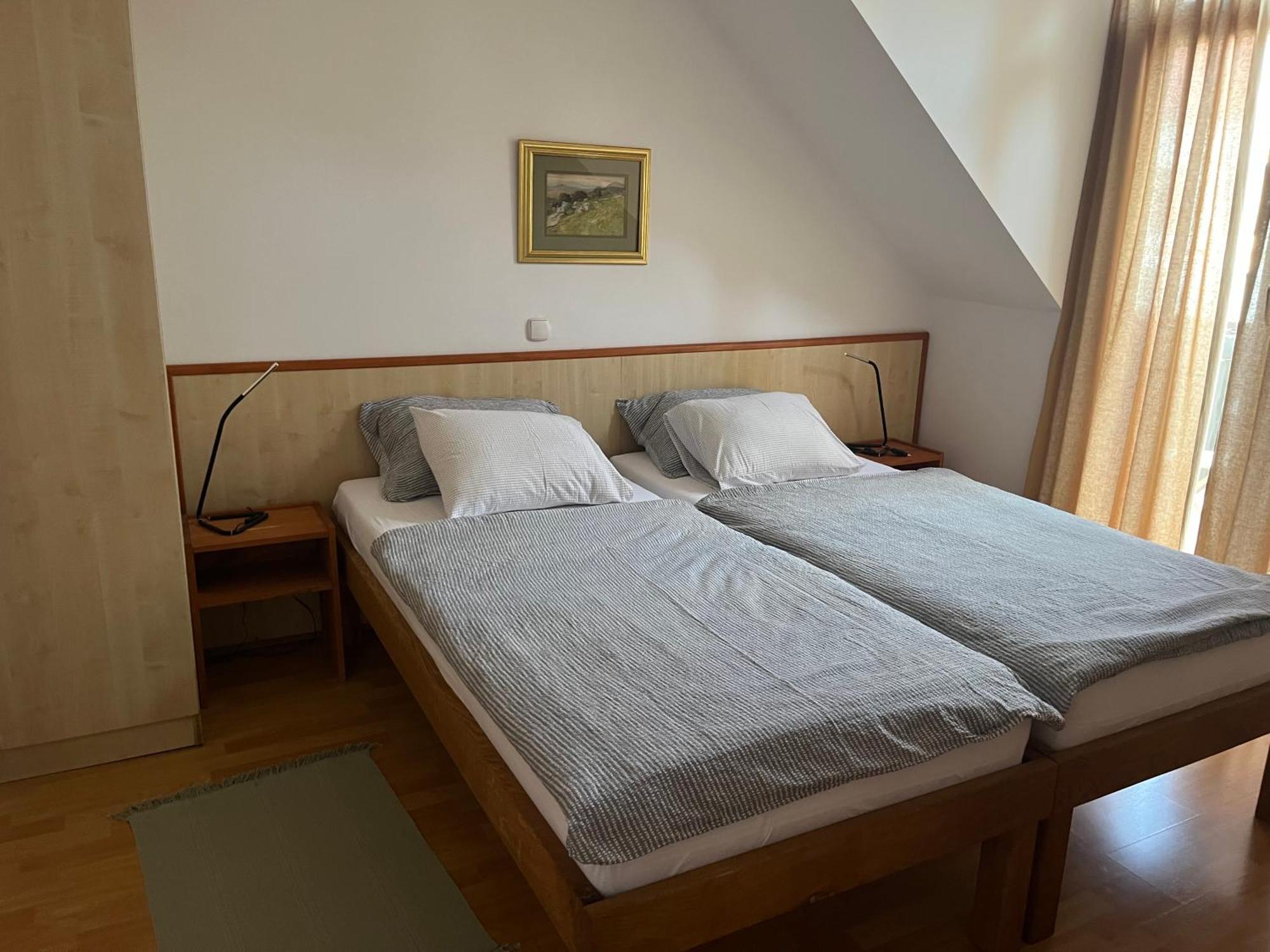 Karla'S House Bed & Breakfast Dobje pri Planini Bagian luar foto