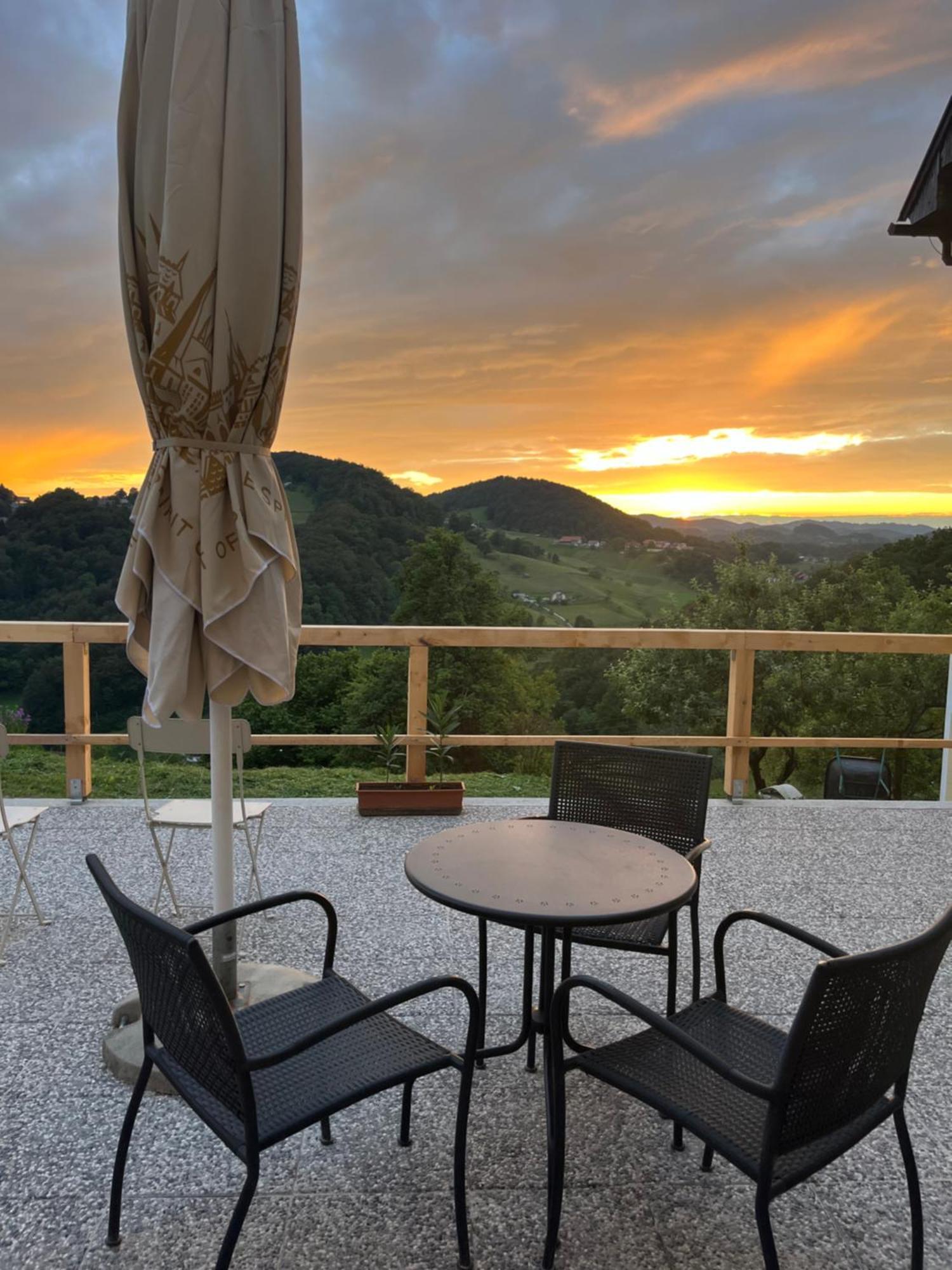 Karla'S House Bed & Breakfast Dobje pri Planini Bagian luar foto