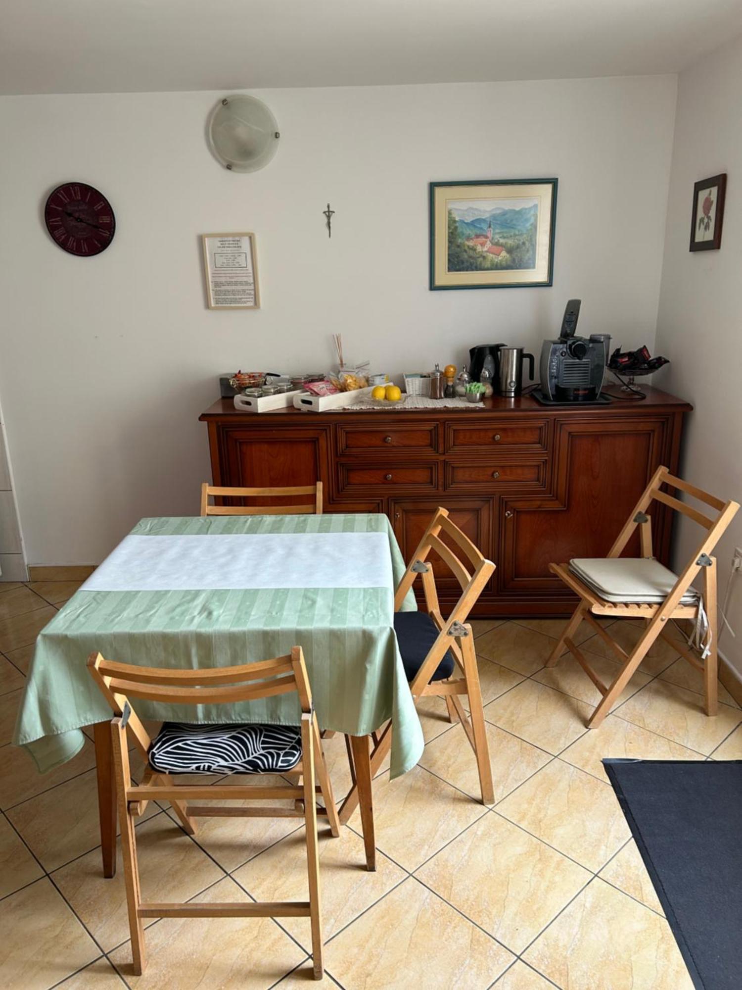 Karla'S House Bed & Breakfast Dobje pri Planini Bagian luar foto
